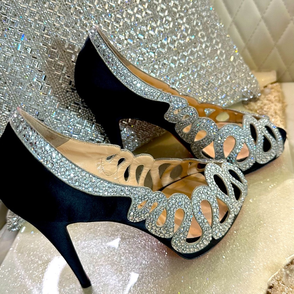 These are outstanding. Fabulous red bottom shoes truly a show stopper.